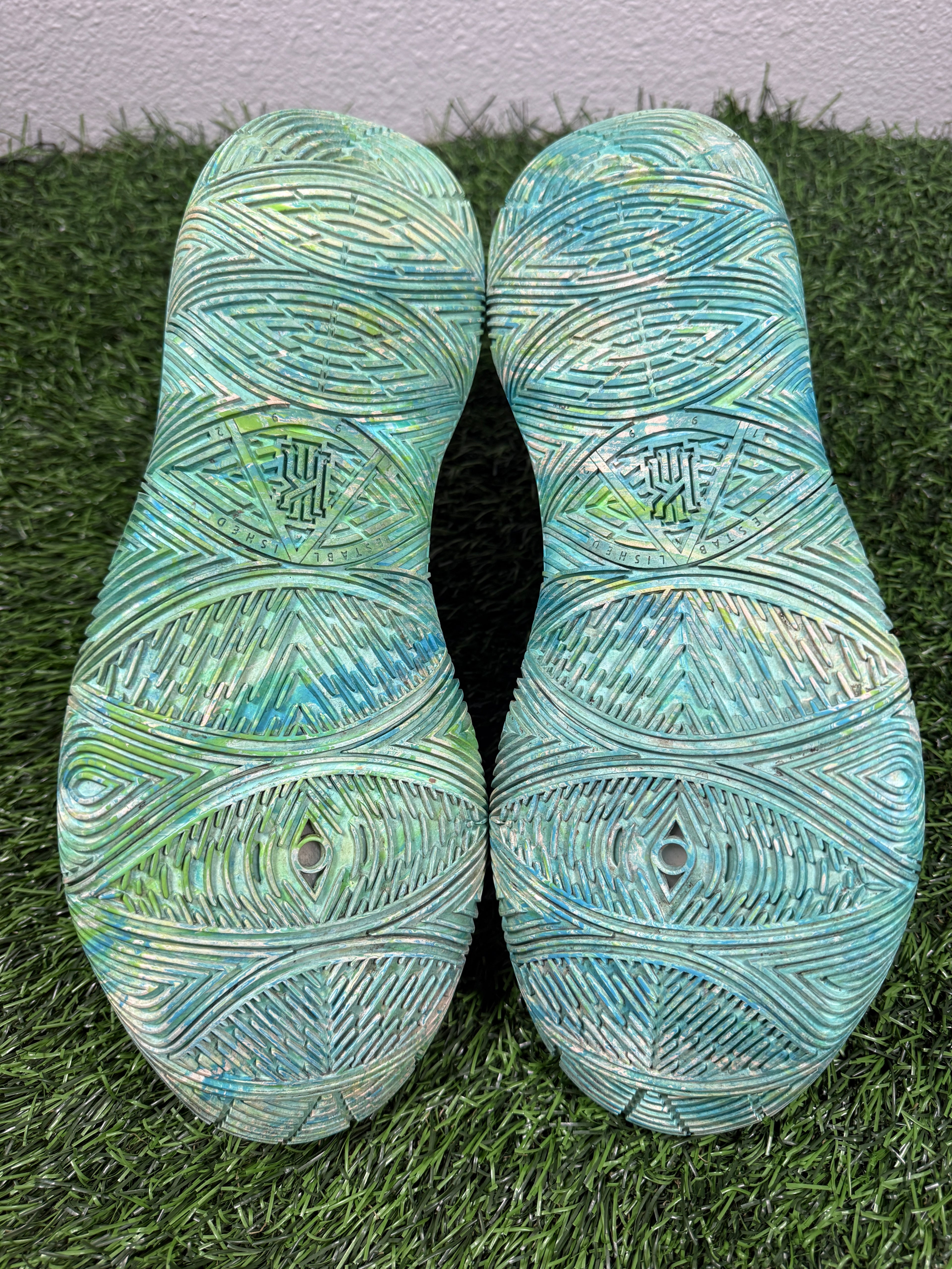 Kyrie 5 “UFO” (Size 13)