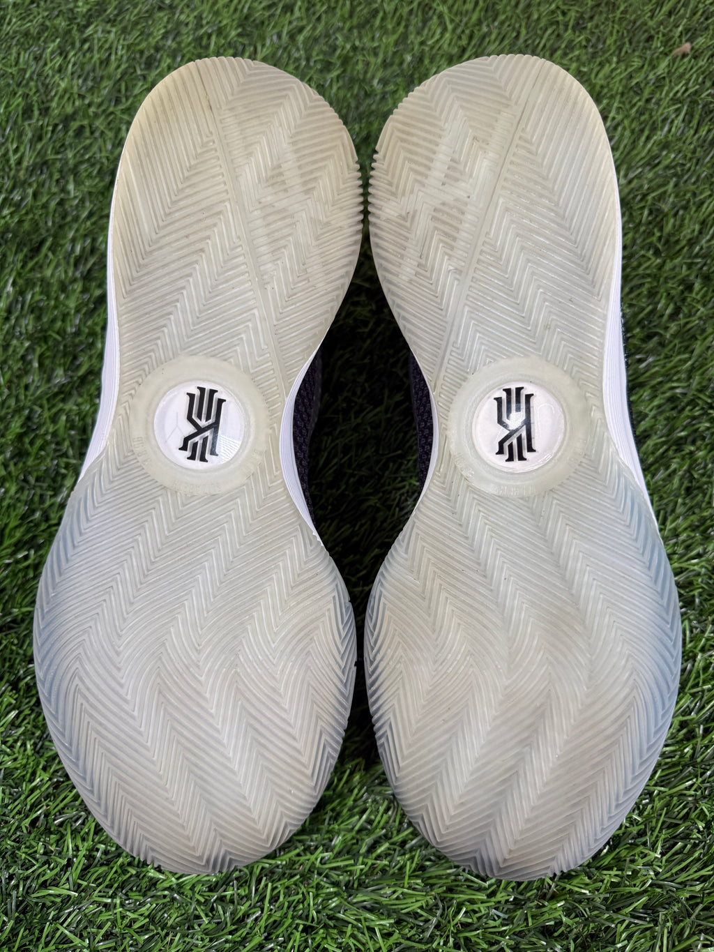 Kyrie 1 ID “Oreo” (Size 9)-Mase Kicks