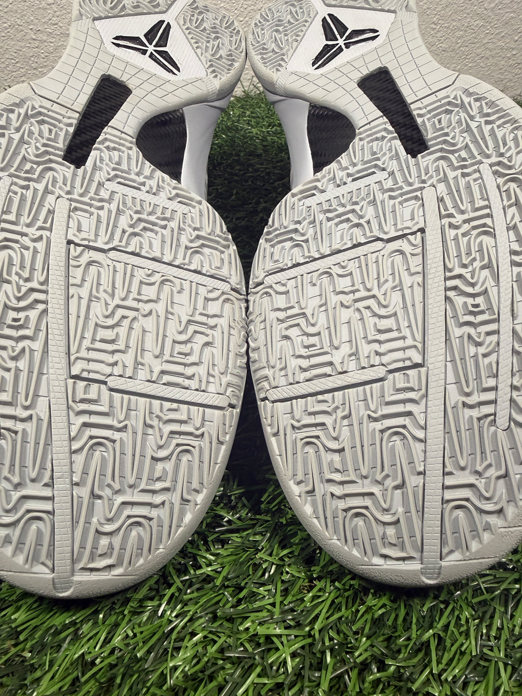 Kobe 5 “Zebra” (Size 14)
