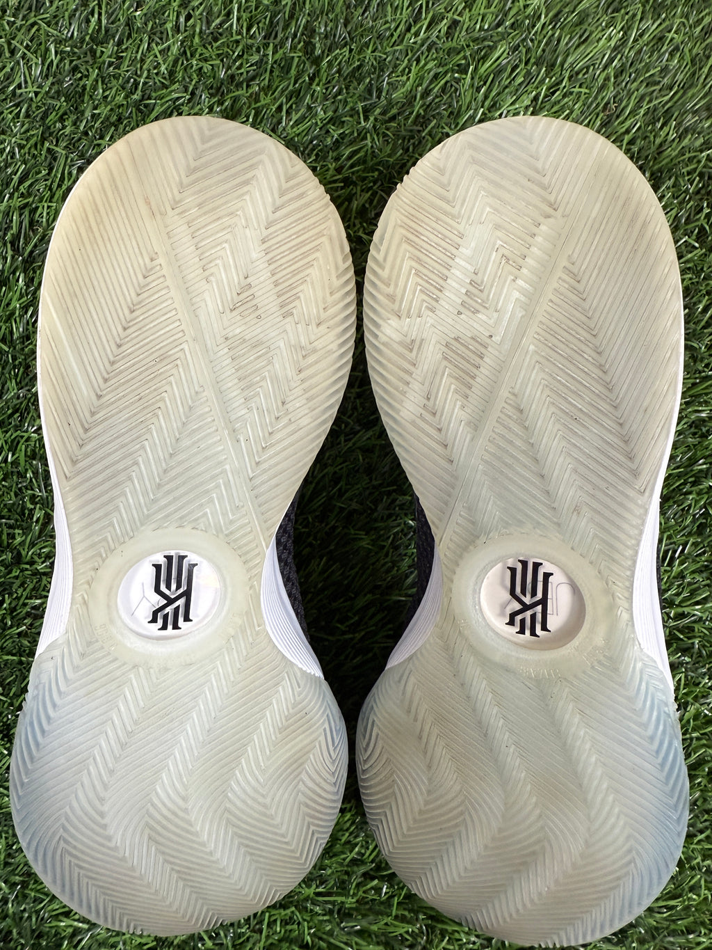 Kyrie 1 ID “Oreo” (Size 9)-Mase Kicks