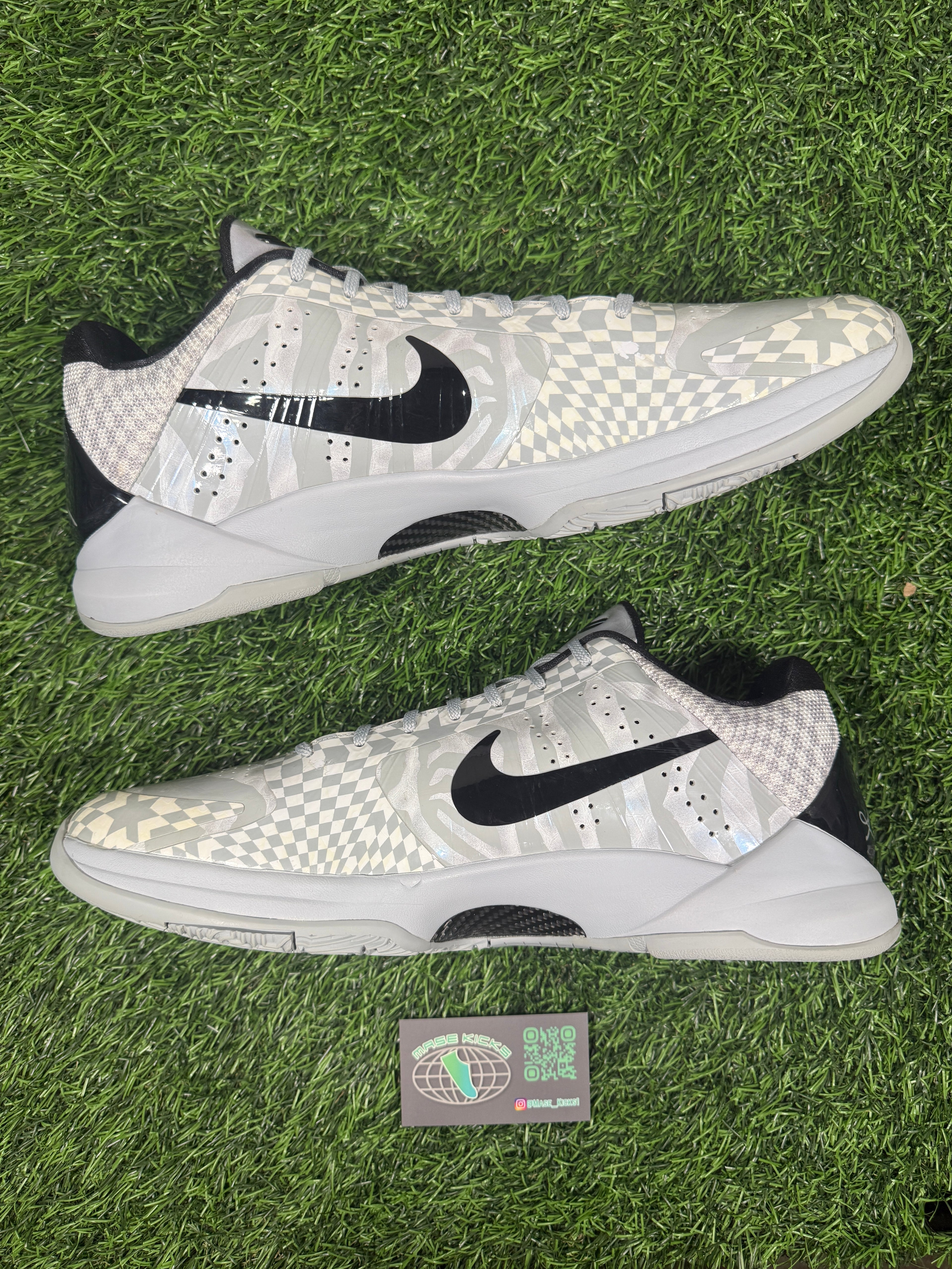 Kobe 5 “Zebra” (Size 14)