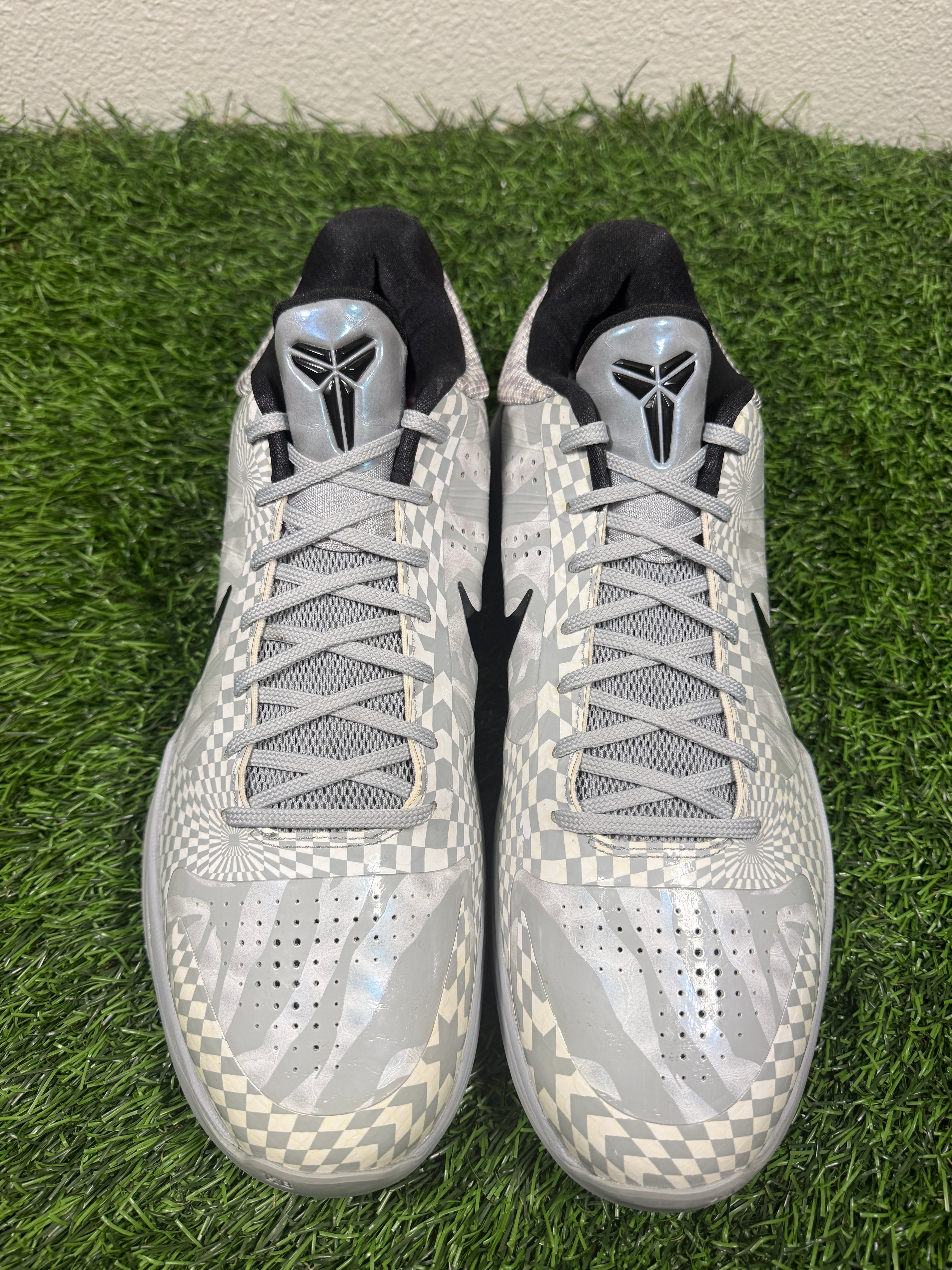 Kobe 5 “Zebra” (Size 14)
