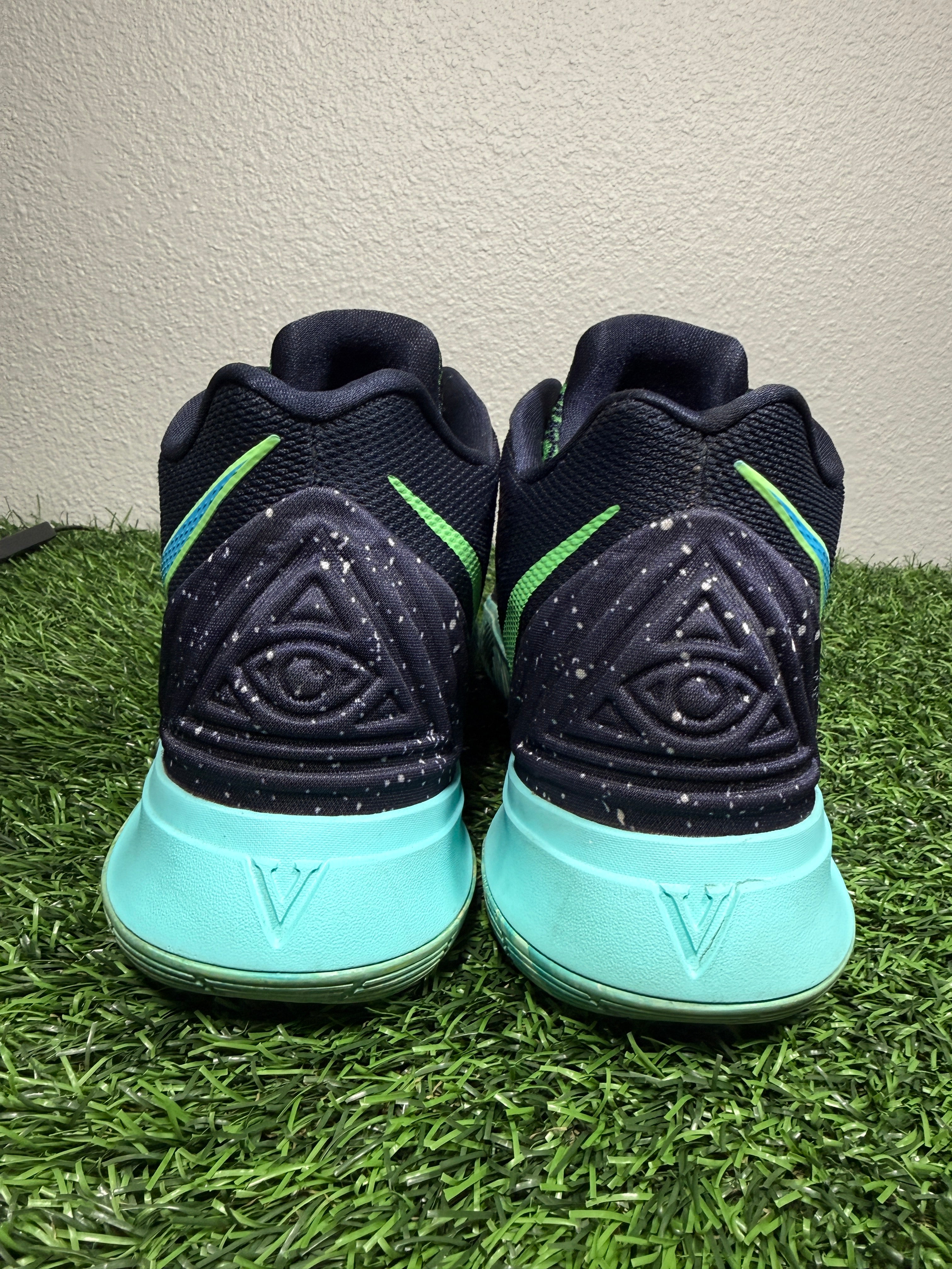 Kyrie 5 “UFO” (Size 13)