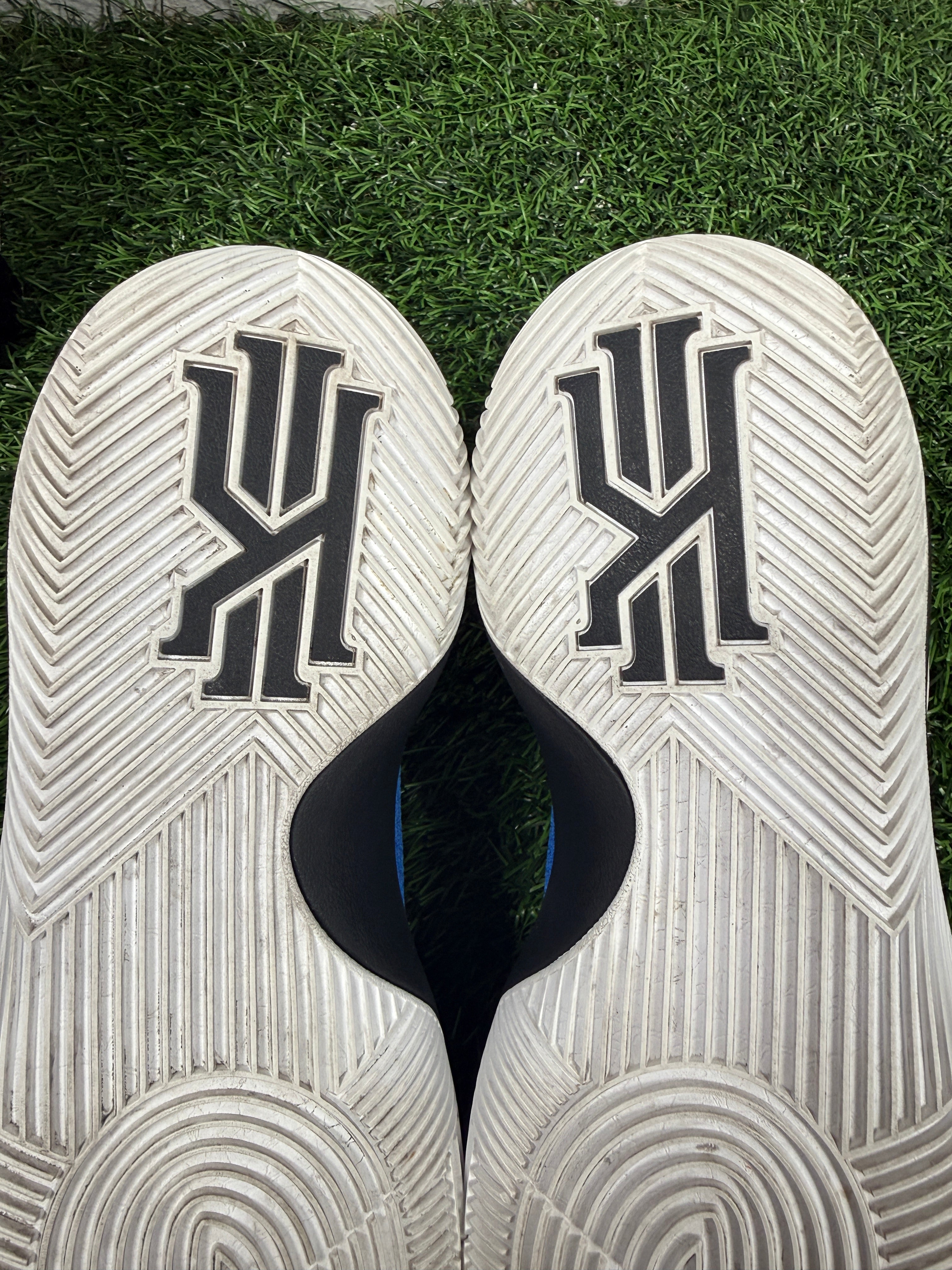 Kyrie 2 “Brotherhood” (Size 13)