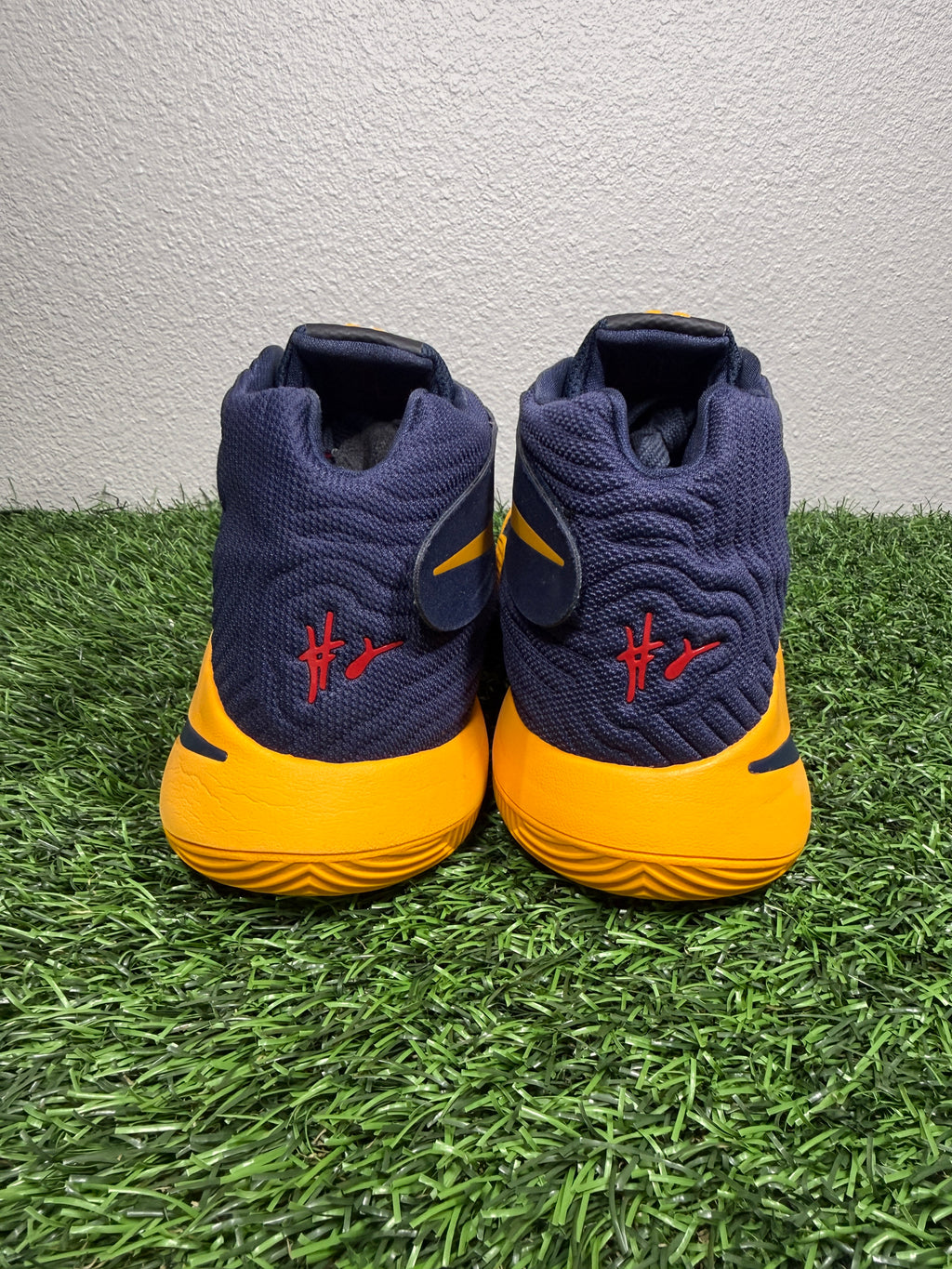Kyrie 2 “Cavs” (Size 11.5)