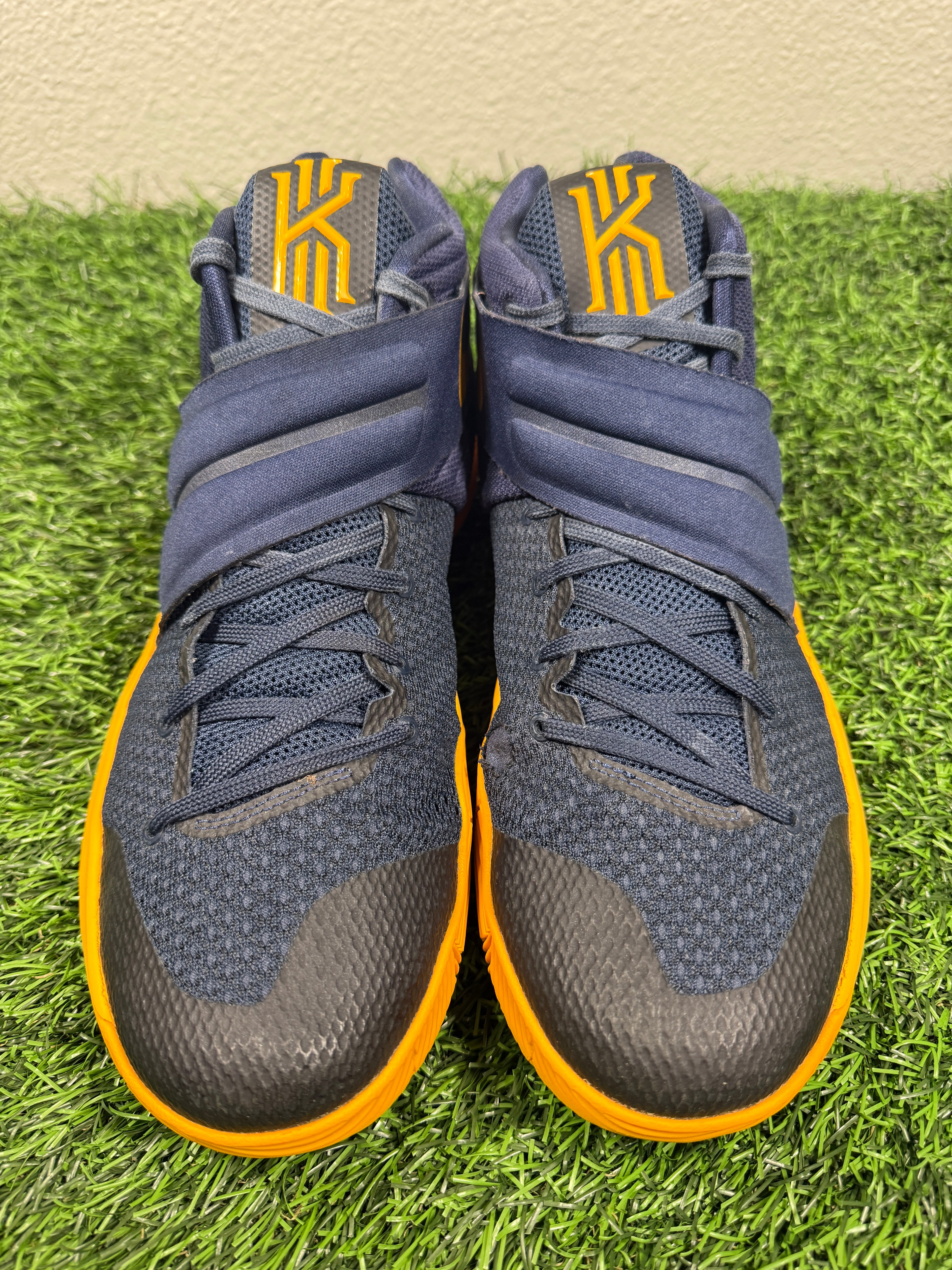 Kyrie 2 “Cavs” (Size 11.5)