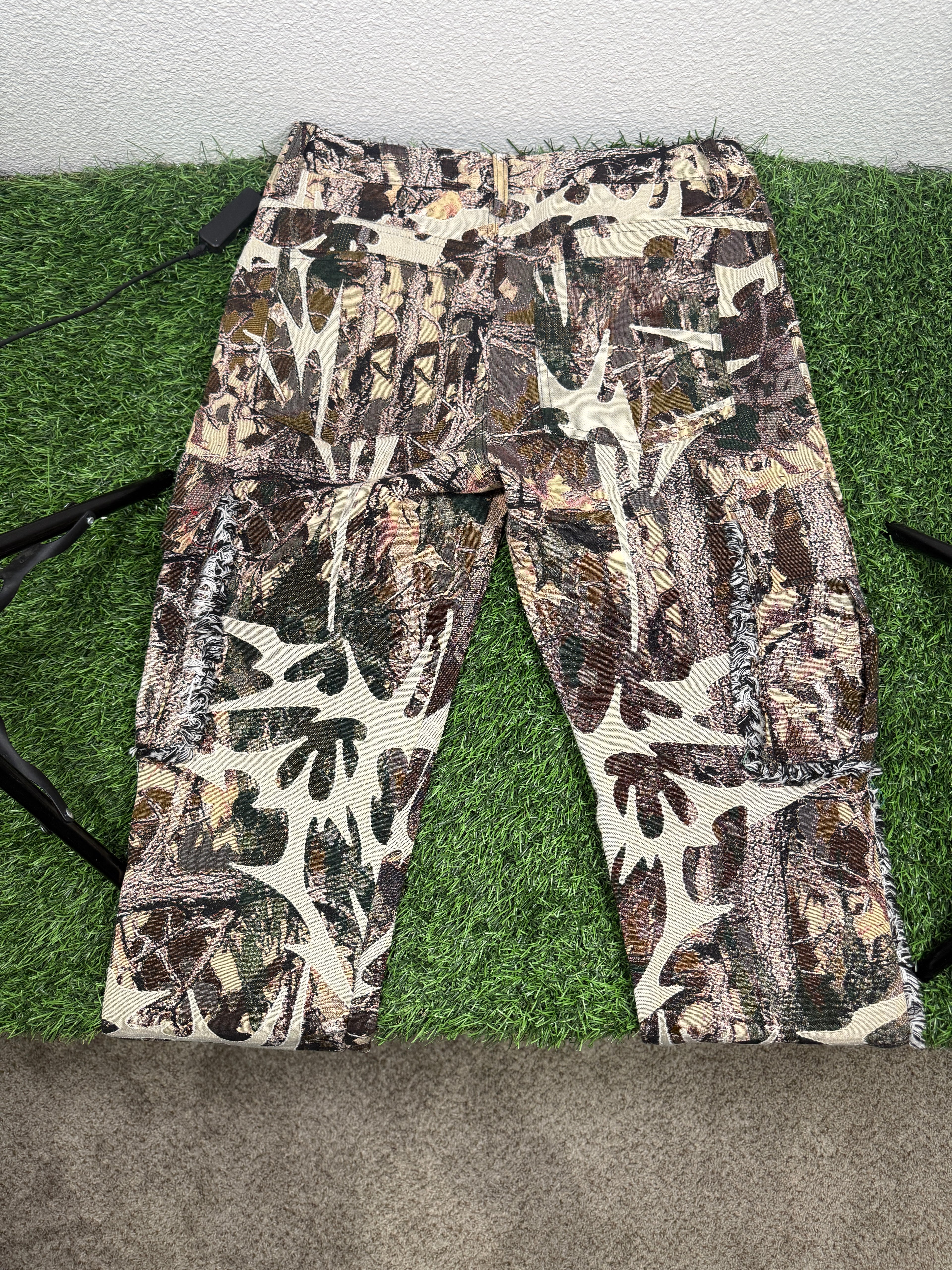 Tapestry Streetwear Pants (30 Waist)