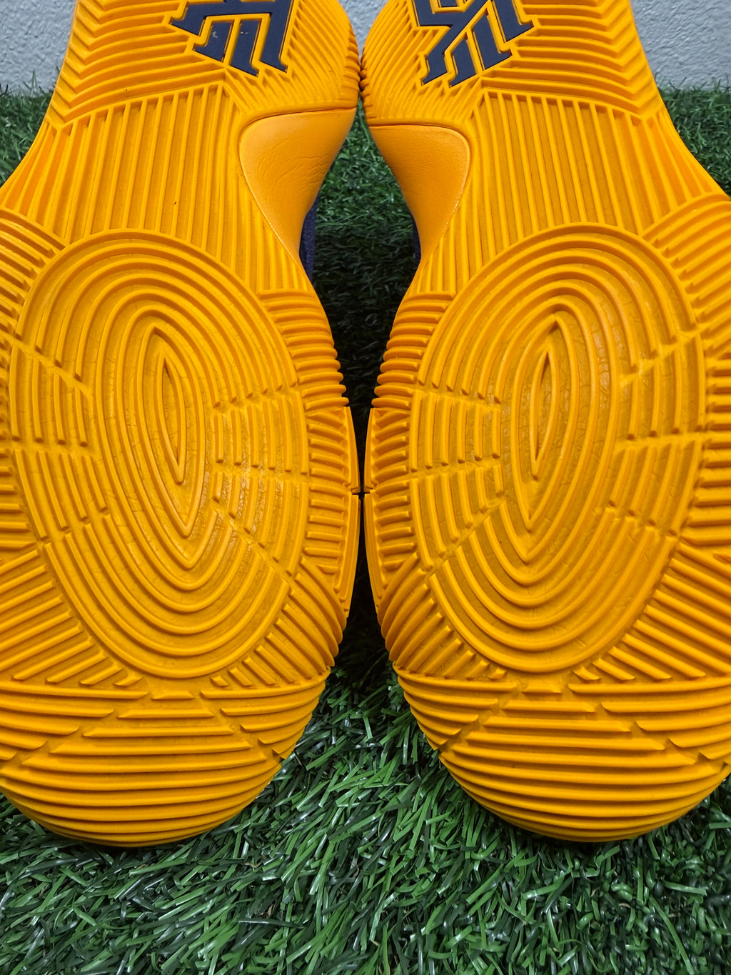 Kyrie 2 “Cavs” (Size 11.5)
