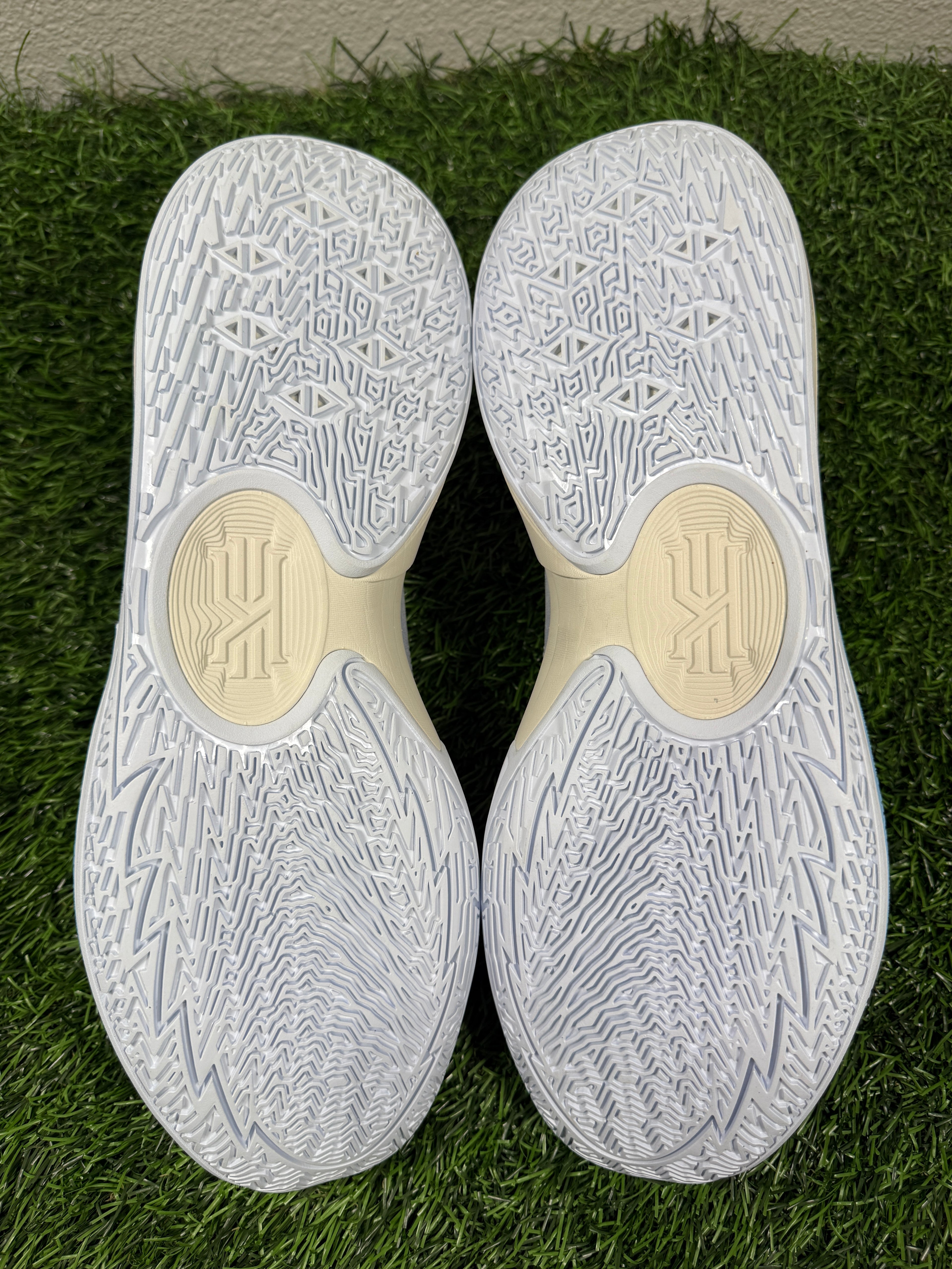 Kyrie 5 Low “Nets” (Size 14)