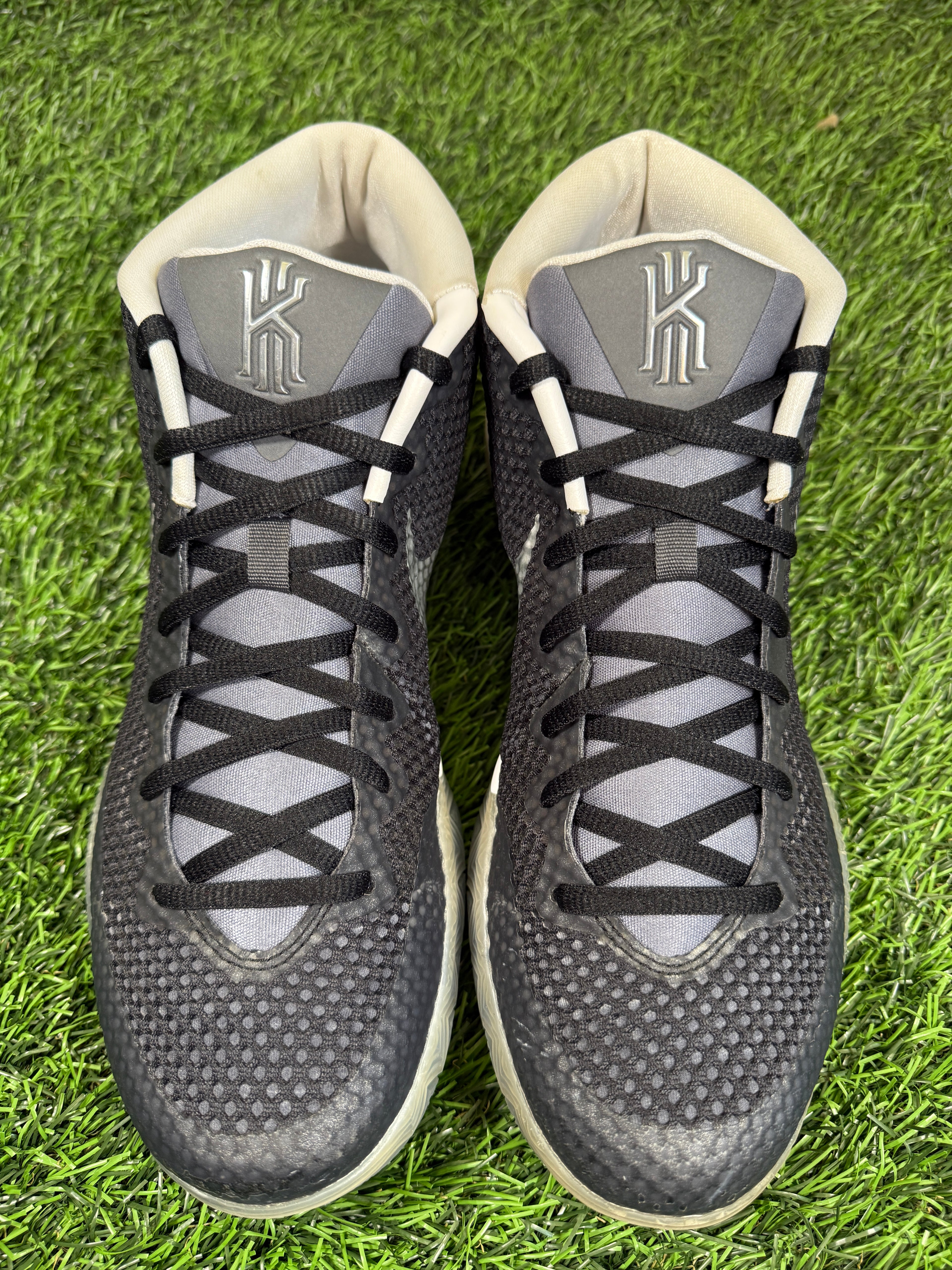 Kyrie 1 ID “Oreo” (Size 9)-Mase Kicks