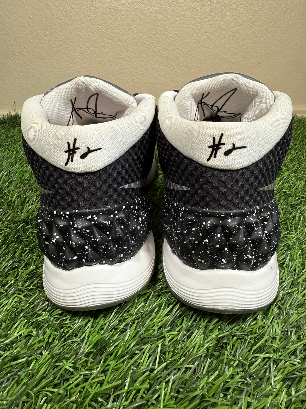 Kyrie 1 ID “Oreo” (Size 9)-Mase Kicks